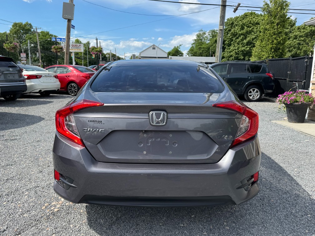 Additional photo of vehicle.