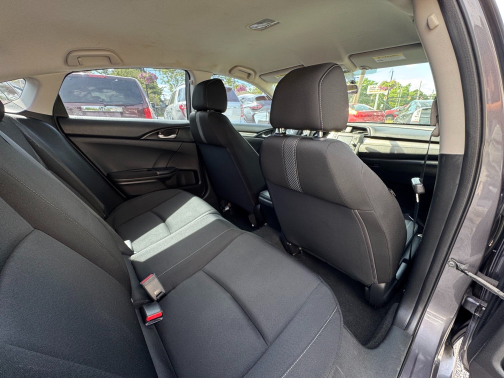 Additional photo of vehicle.
