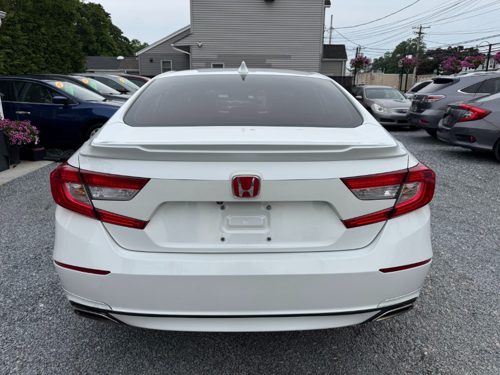 Additional photo of vehicle.
