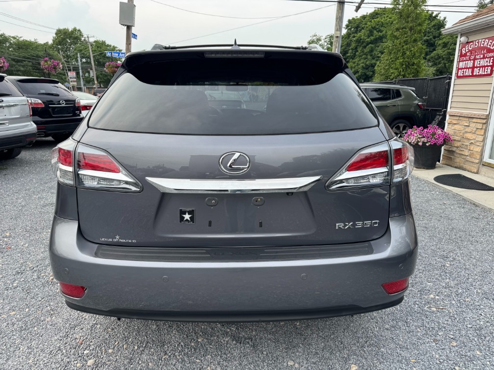 Additional photo of vehicle.