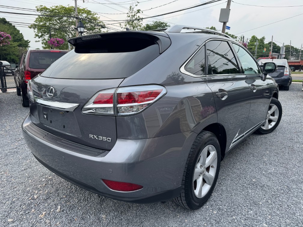 Additional photo of vehicle.
