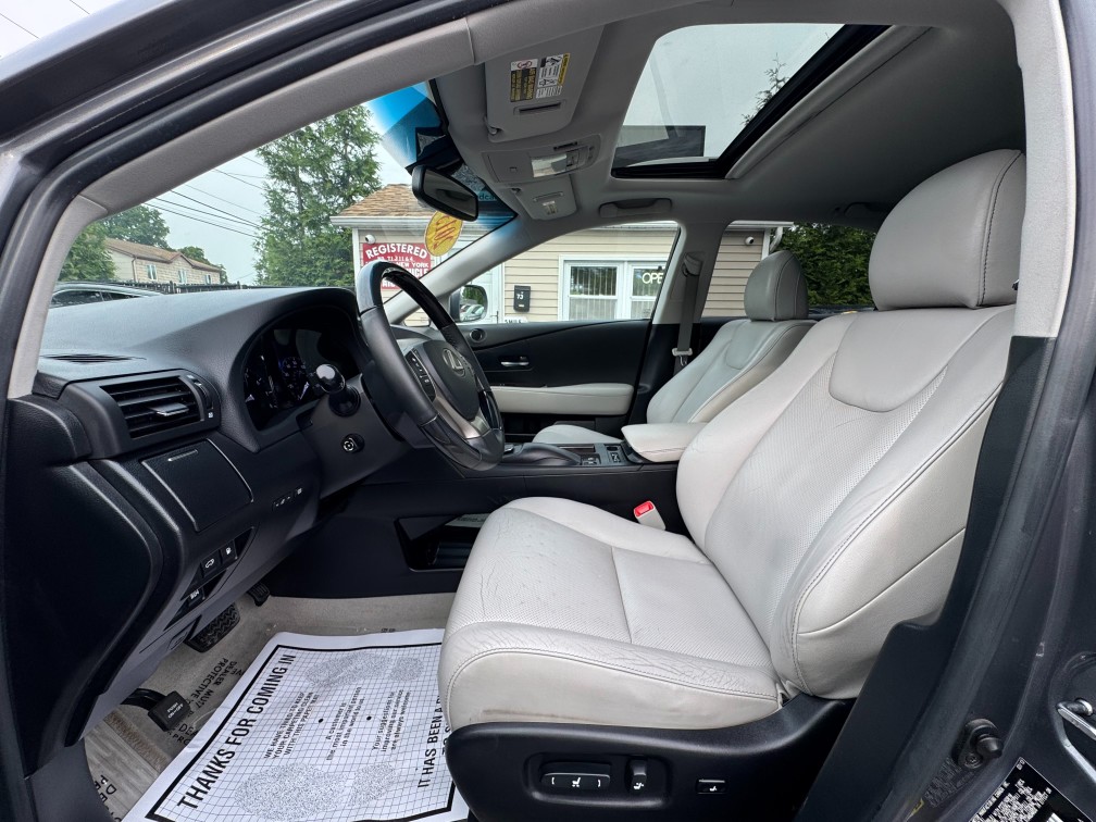 Additional photo of vehicle.