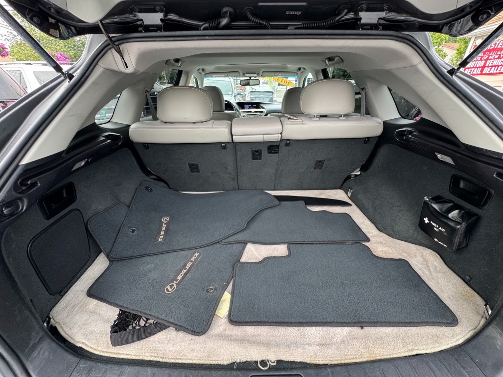 Additional photo of vehicle.