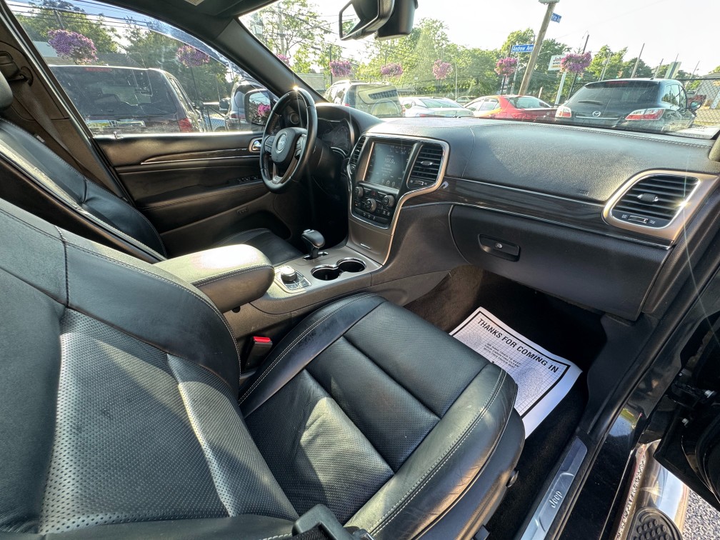 Additional photo of vehicle.
