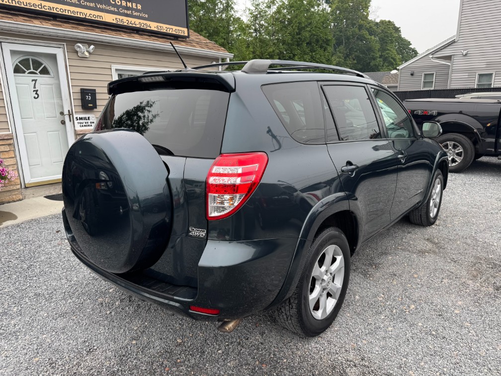 Additional photo of vehicle.