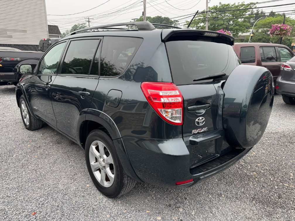 Additional photo of vehicle.