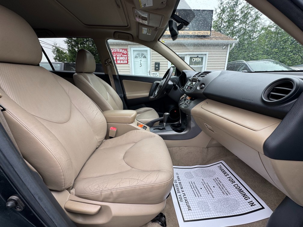 Additional photo of vehicle.