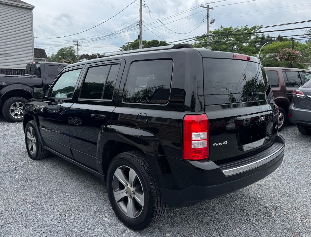 Additional photo of vehicle.