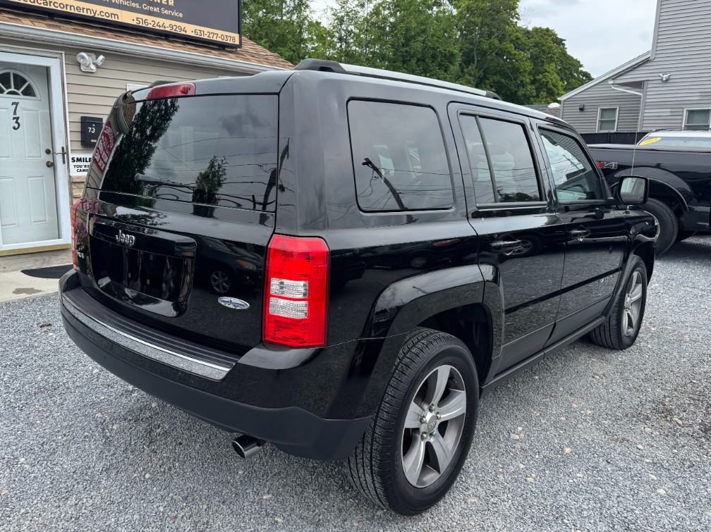 Additional photo of vehicle.