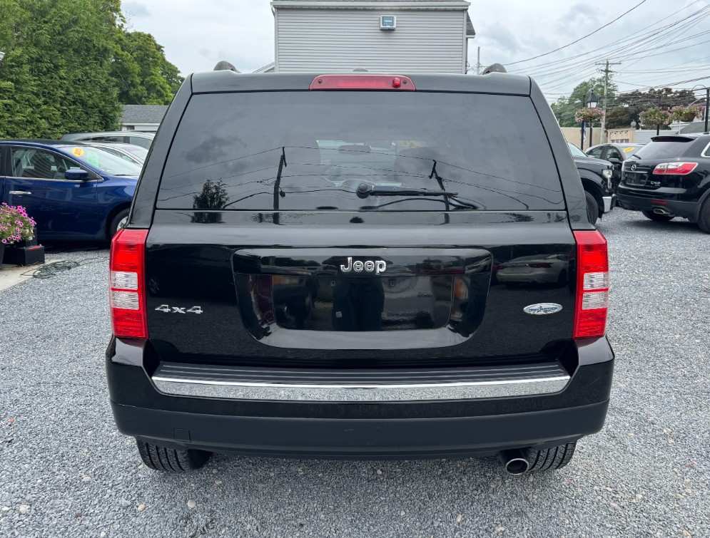 Additional photo of vehicle.