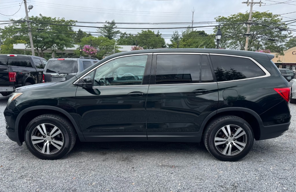 Additional photo of vehicle.