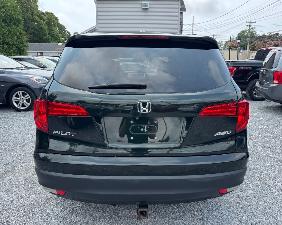 Additional photo of vehicle.
