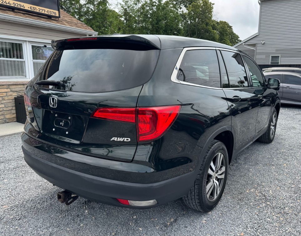 Additional photo of vehicle.