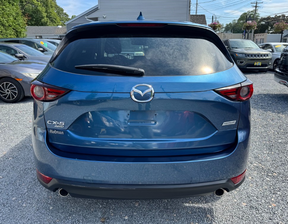 Additional photo of vehicle.