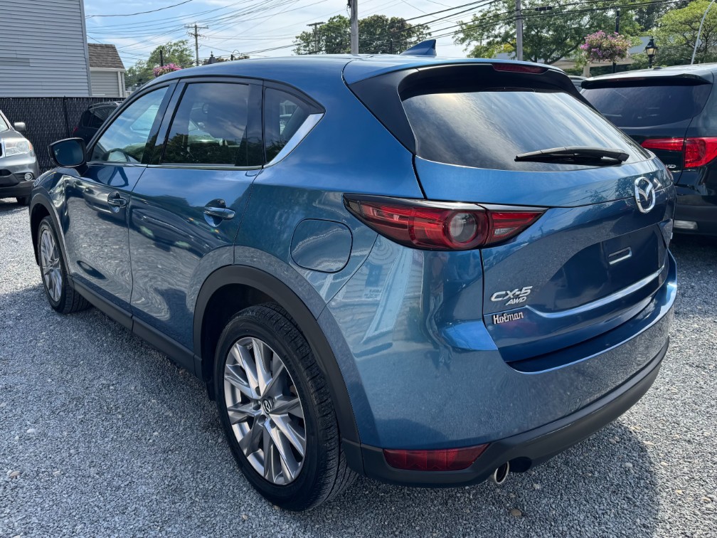 Additional photo of vehicle.