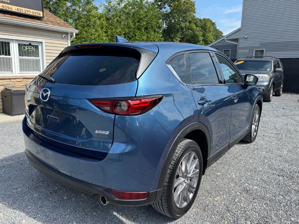 Additional photo of vehicle.