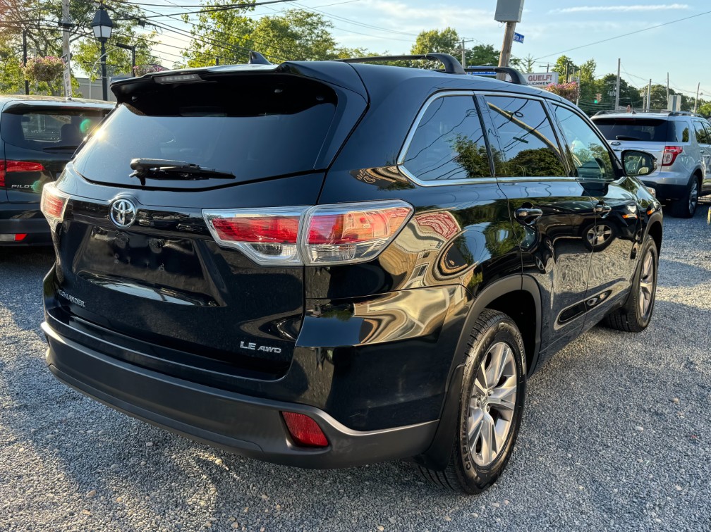 Additional photo of vehicle.