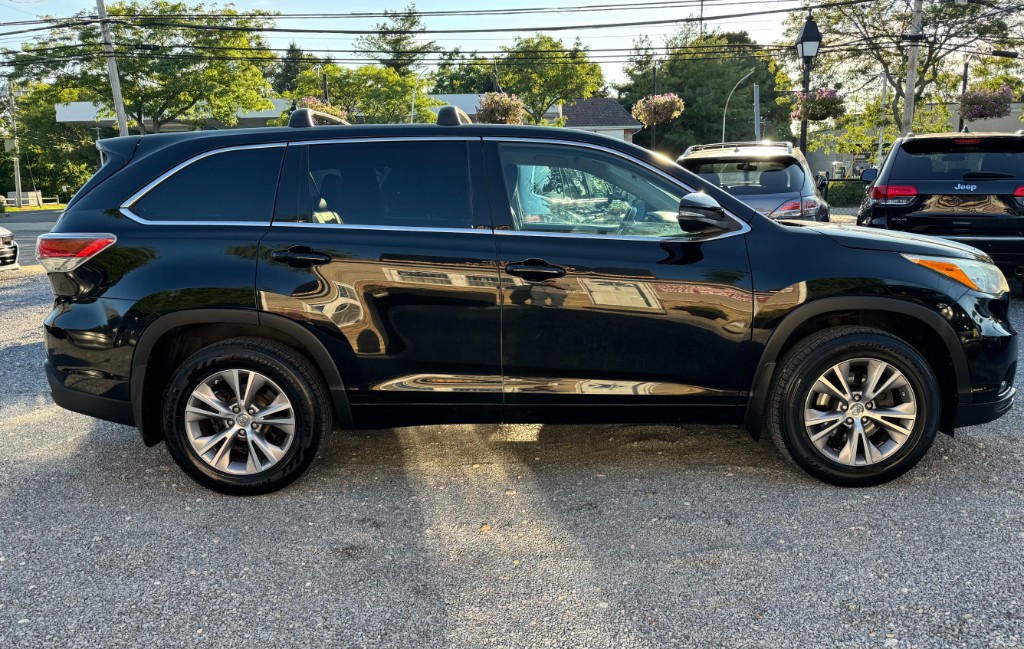 Additional photo of vehicle.