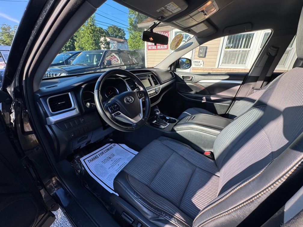 Additional photo of vehicle.