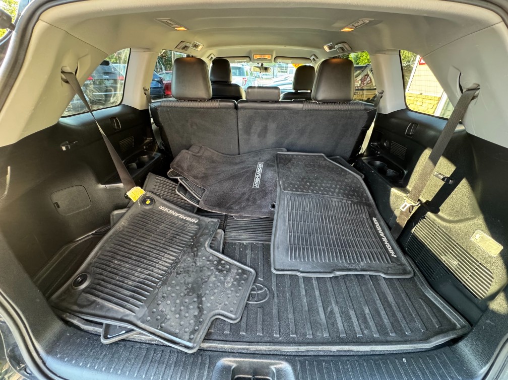 Additional photo of vehicle.