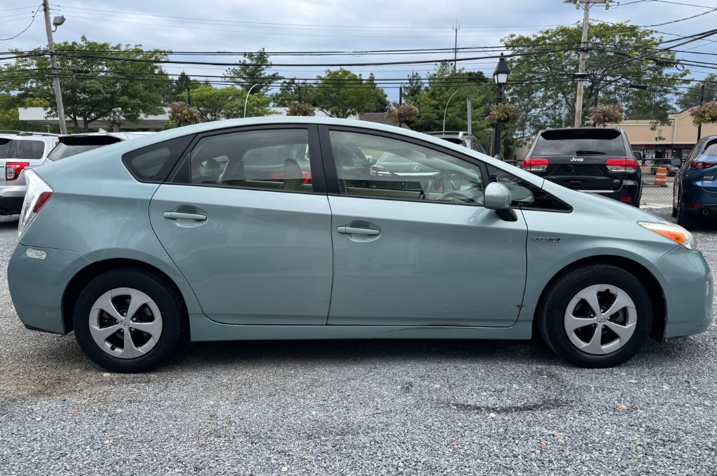 Additional photo of vehicle.