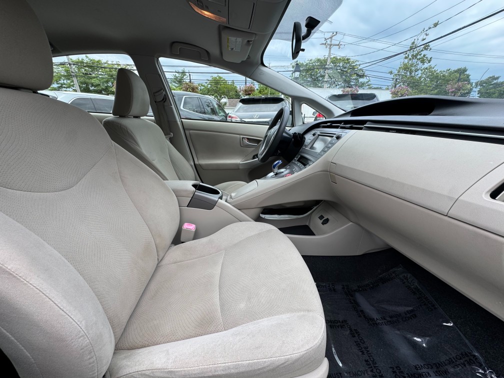 Additional photo of vehicle.