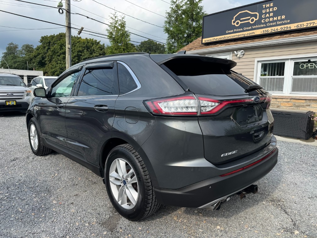 Additional photo of vehicle.