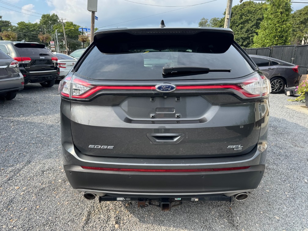 Additional photo of vehicle.