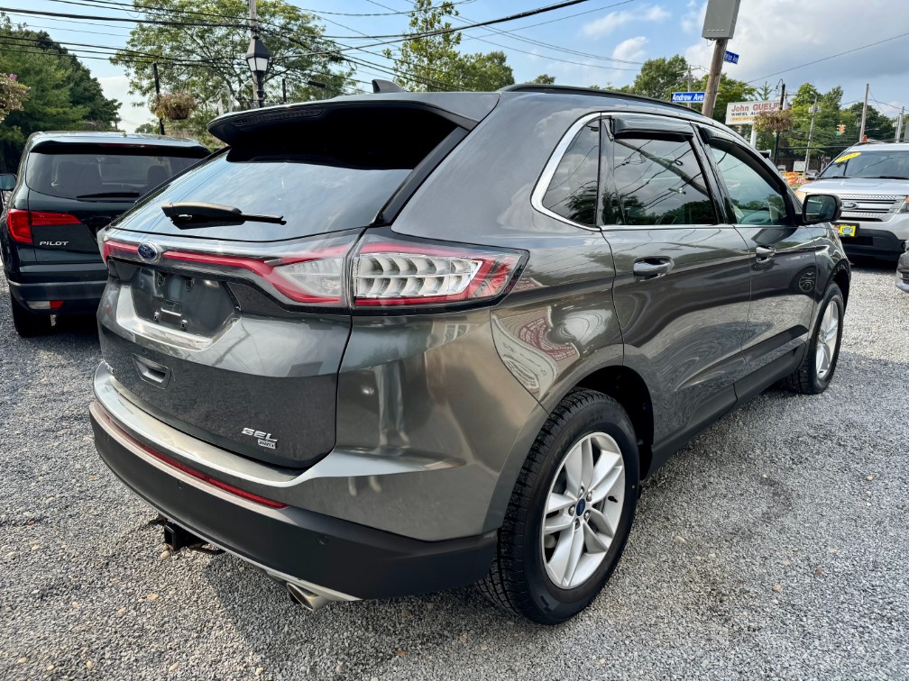 Additional photo of vehicle.