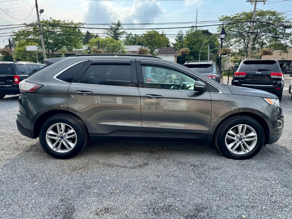 Additional photo of vehicle.