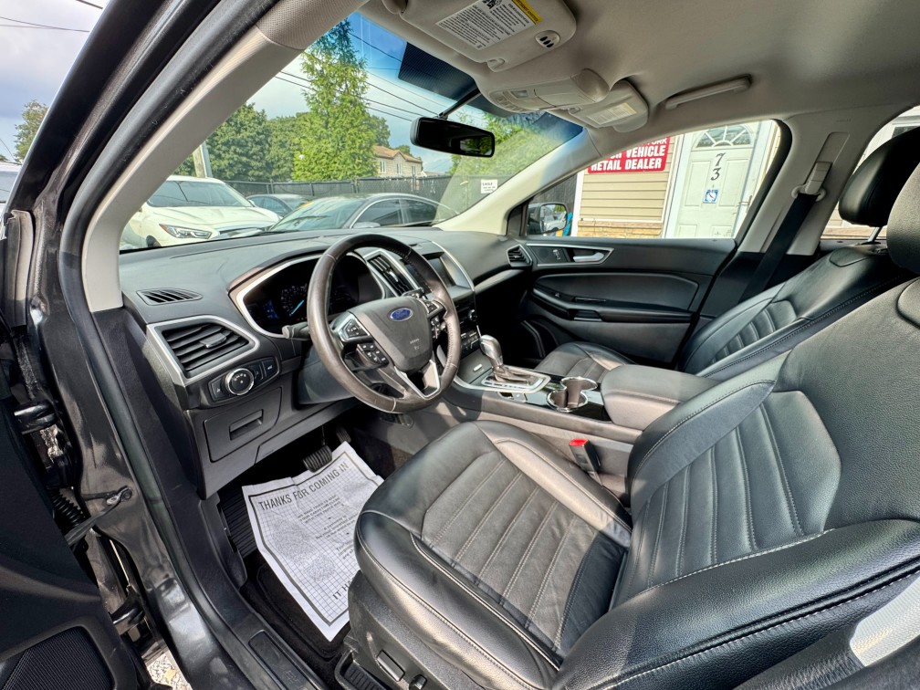 Additional photo of vehicle.