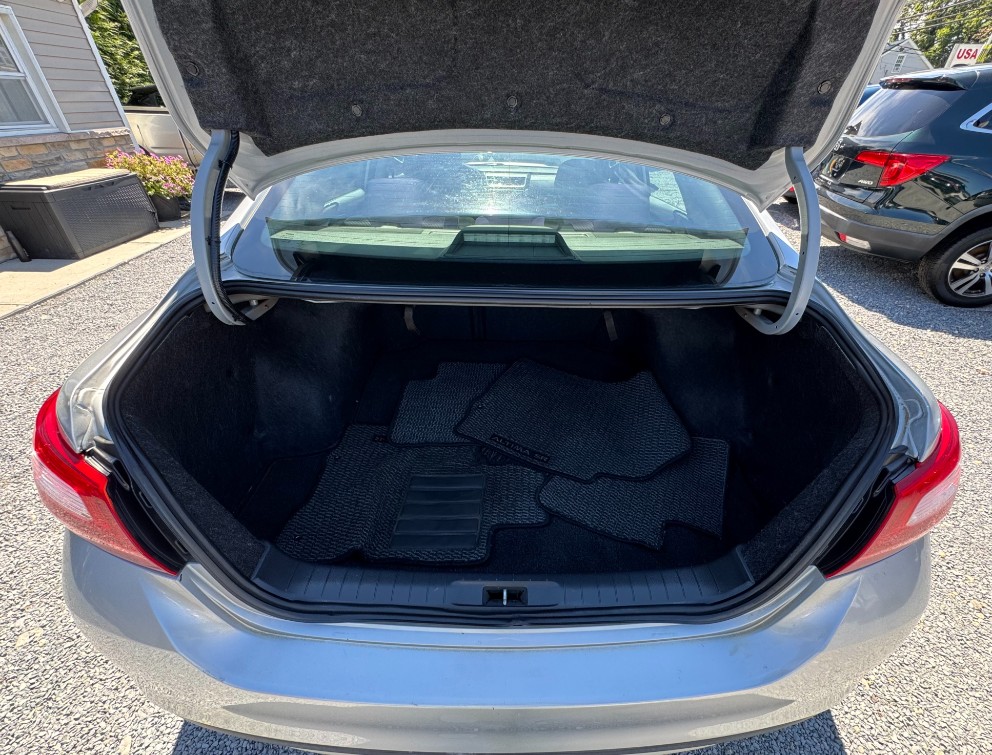 Additional photo of vehicle.