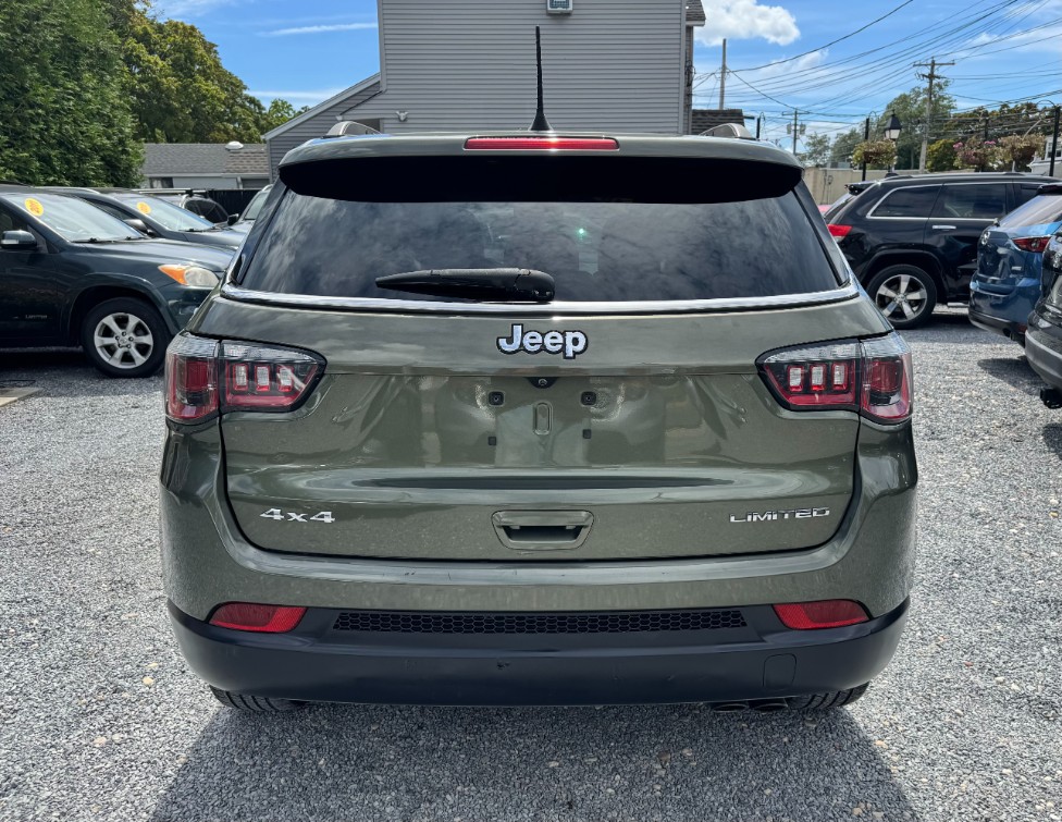 Additional photo of vehicle.