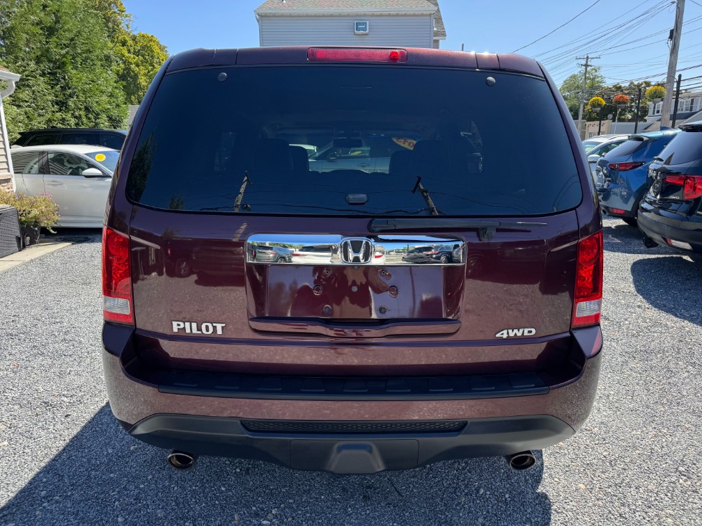 Additional photo of vehicle.