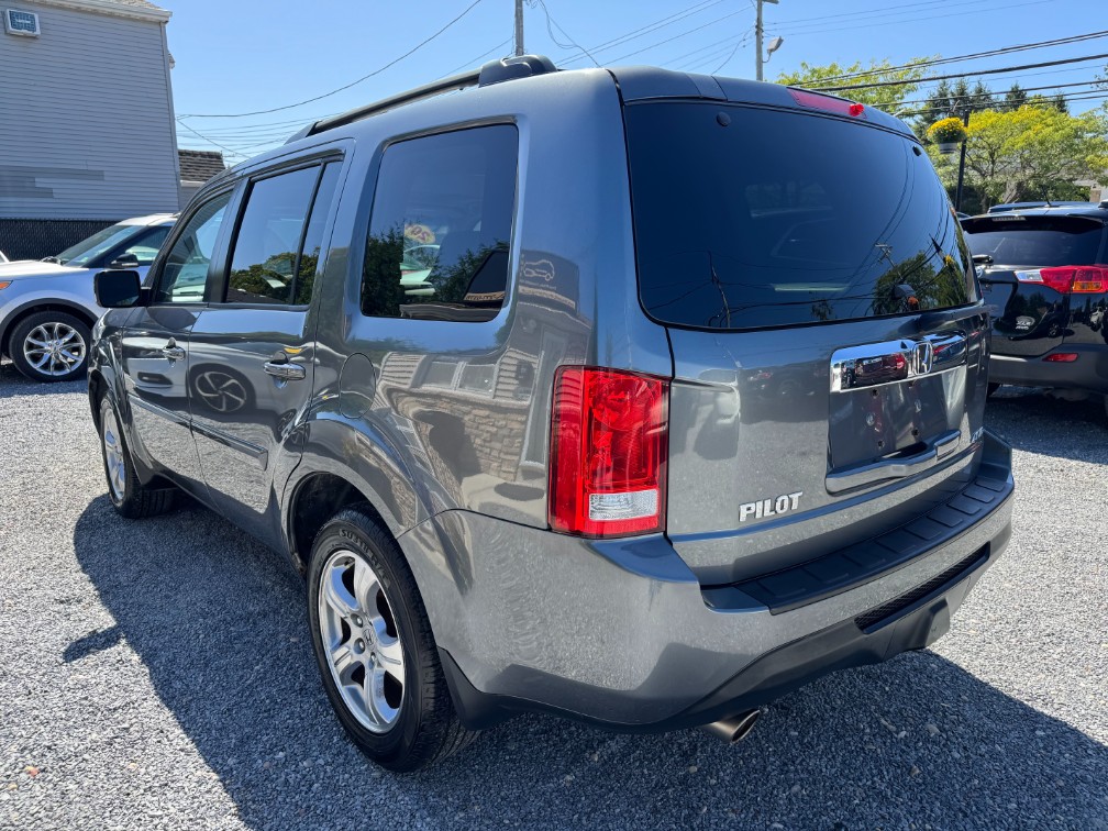 Additional photo of vehicle.