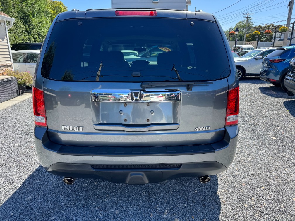 Additional photo of vehicle.