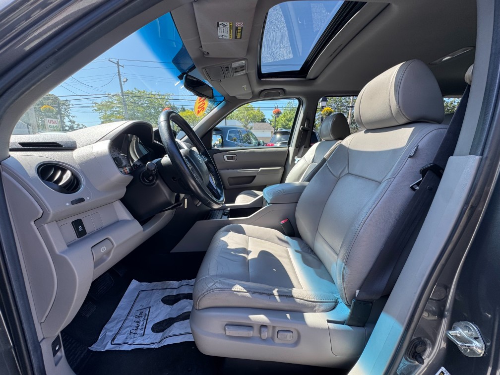 Additional photo of vehicle.