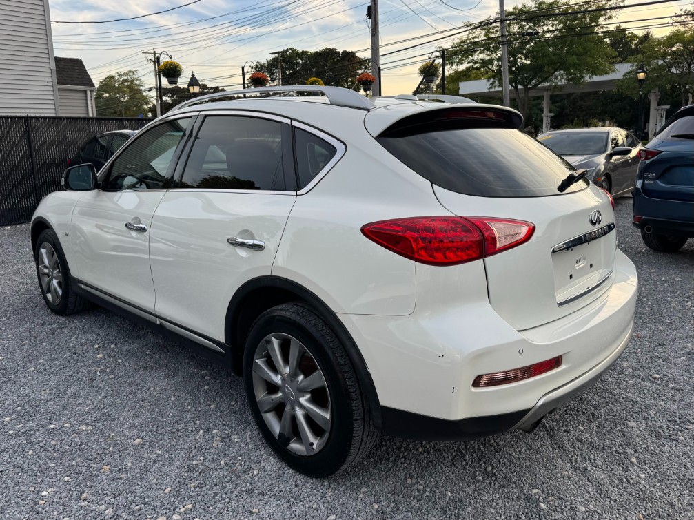 Additional photo of vehicle.