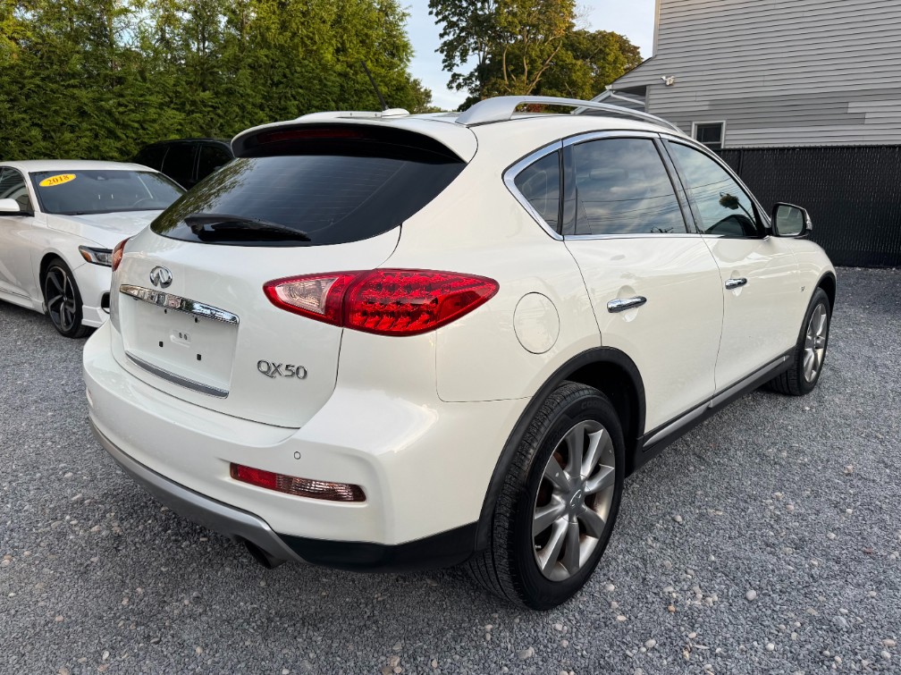 Additional photo of vehicle.