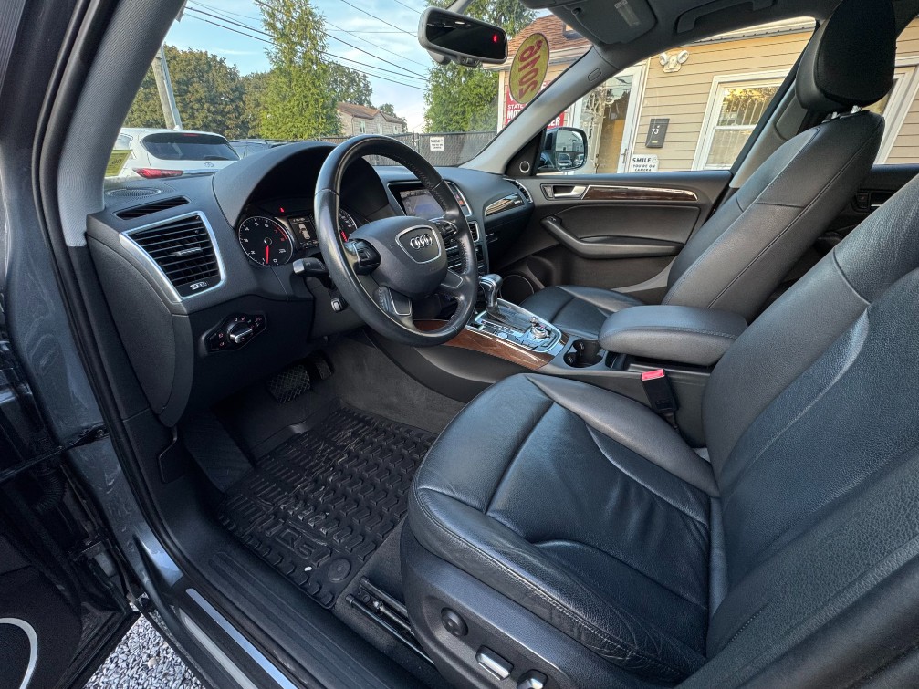 Additional photo of vehicle.