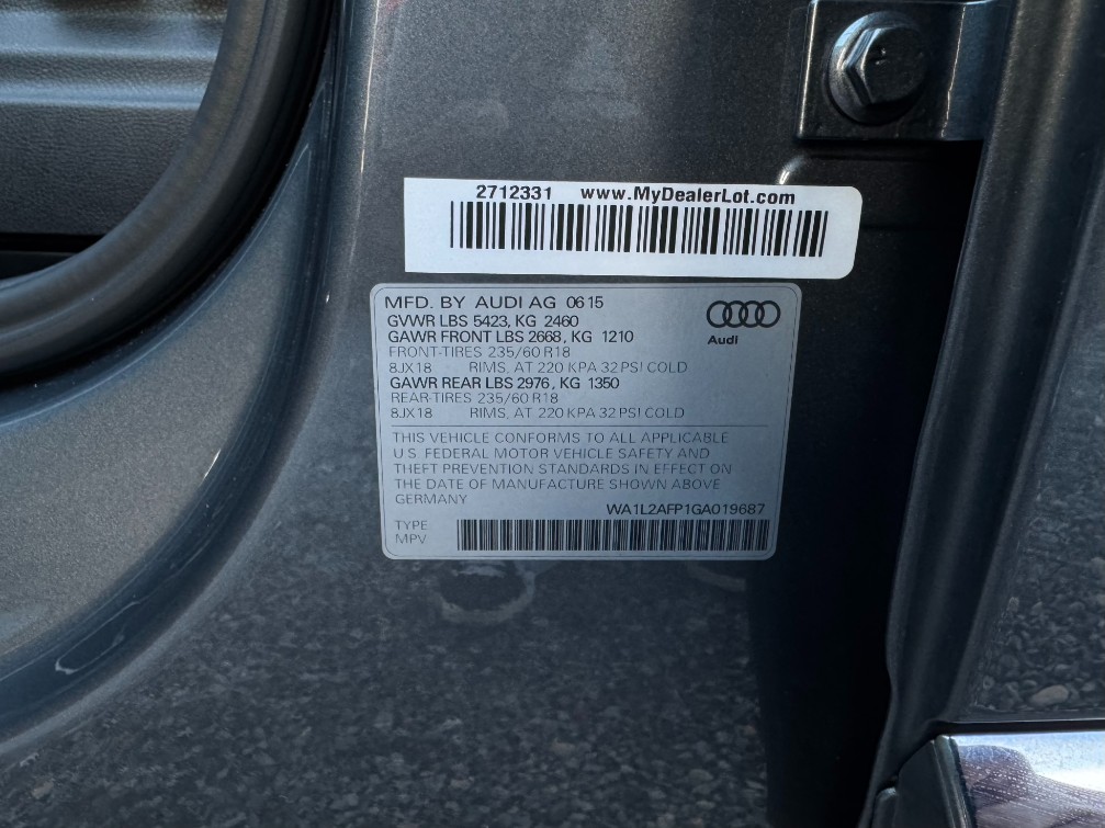 Additional photo of vehicle.