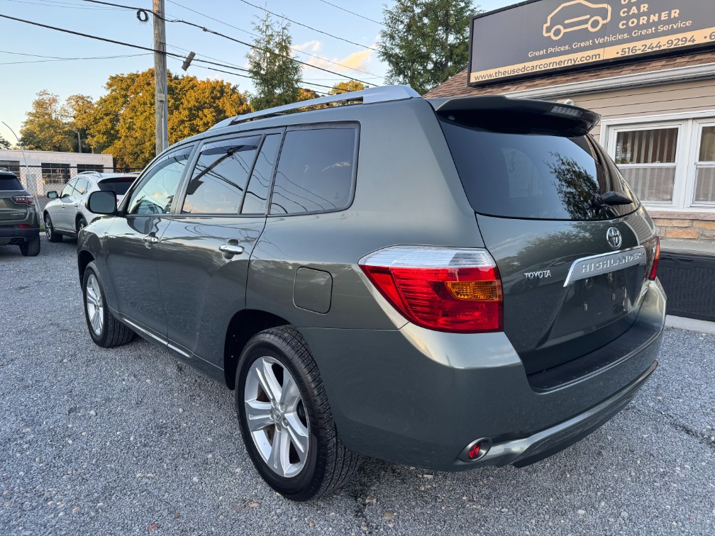 Additional photo of vehicle.