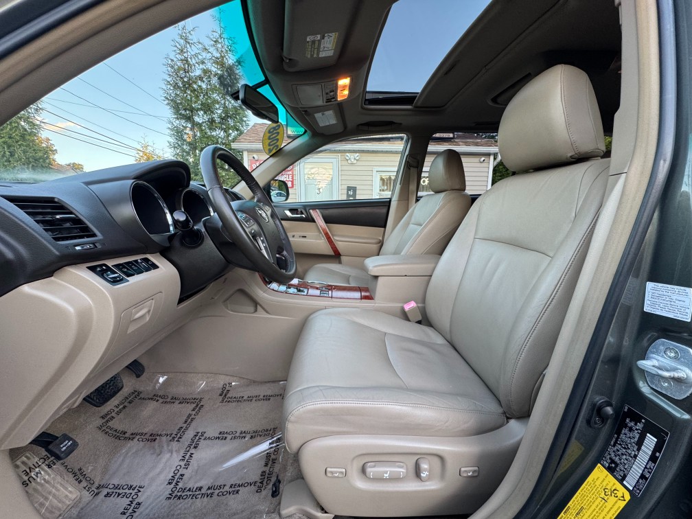Additional photo of vehicle.