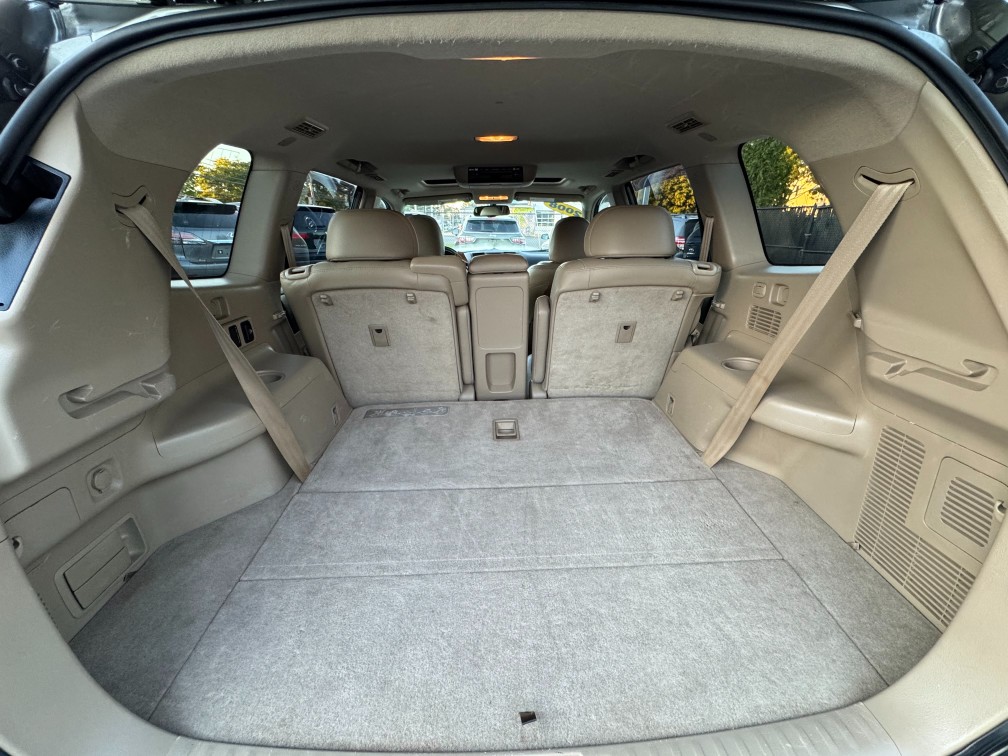Additional photo of vehicle.