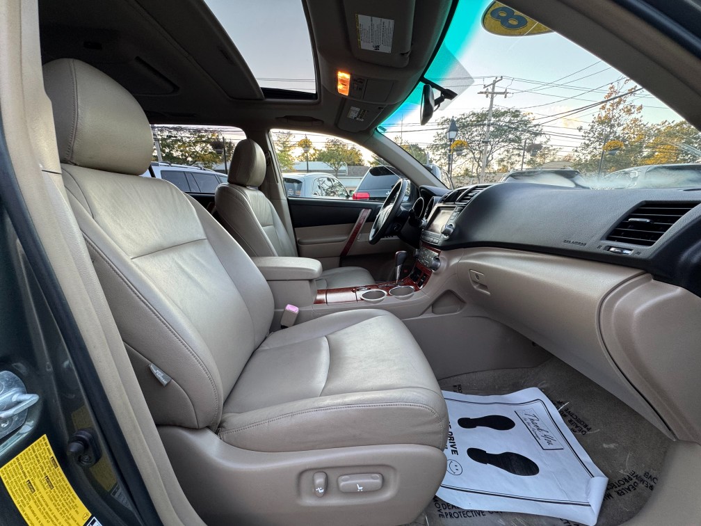 Additional photo of vehicle.