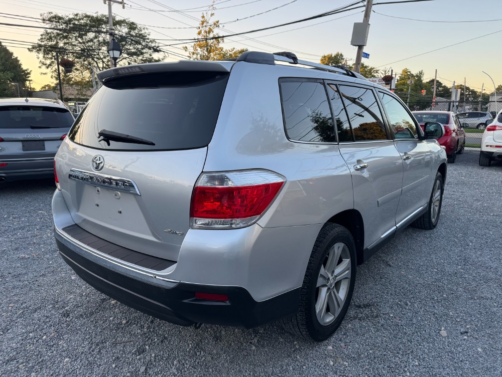 Additional photo of vehicle.