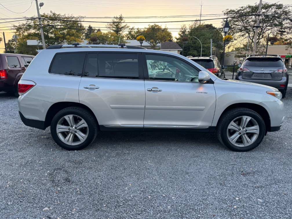 Additional photo of vehicle.