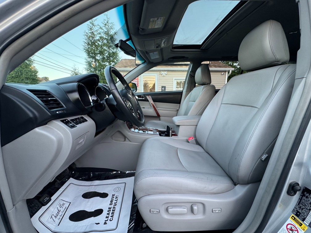 Additional photo of vehicle.