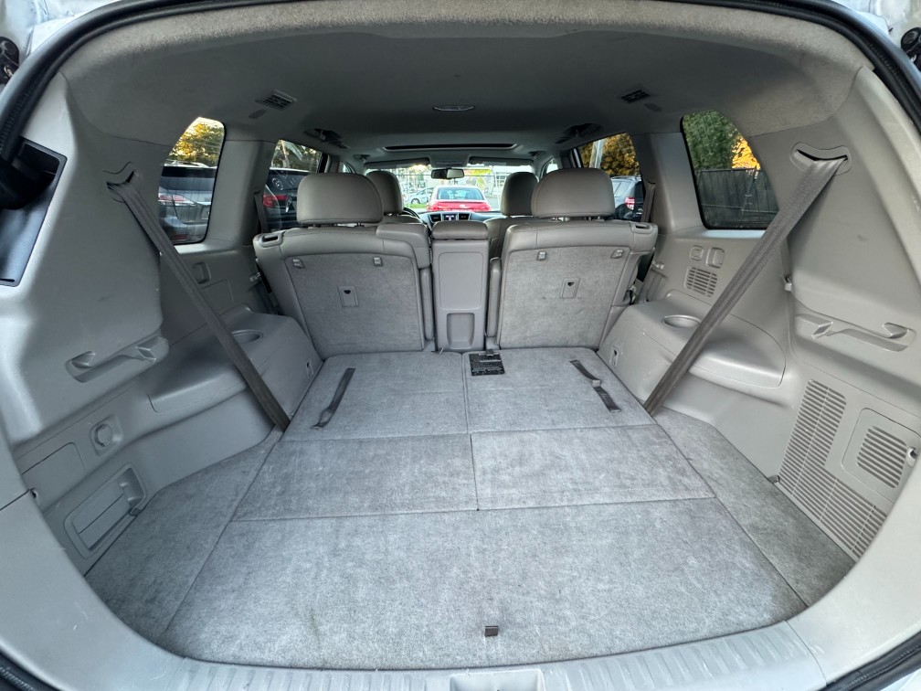 Additional photo of vehicle.
