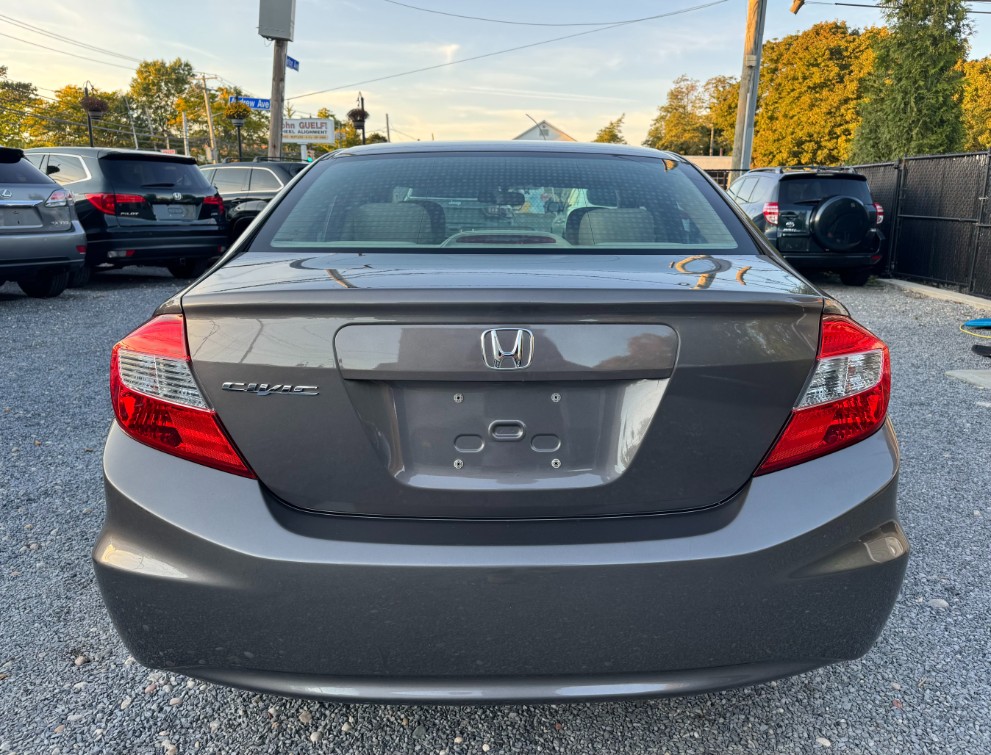 Additional photo of vehicle.